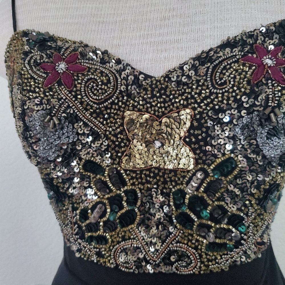 Adrianna Papell Elegant Black and Gold Sequin Embellished Long Dress - Picture 3 of 14